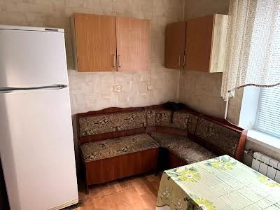 квартира за адресою Ревуцького вул., 18