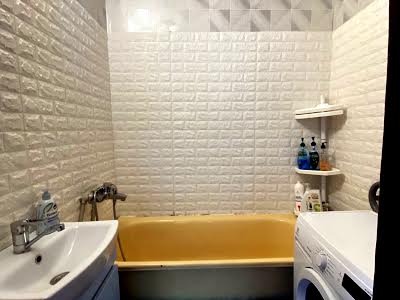 квартира за адресою Віктора Чукаріна вул., 6