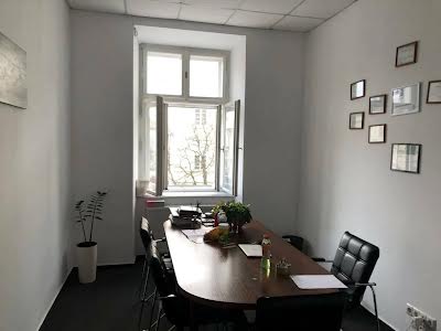 комерційна за адресою Львів, Ринок пл., 17