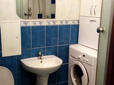 квартира по адресу Строителей ул., 4
