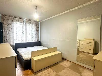 квартира за адресою Анни Ахматової вул., 16-Б