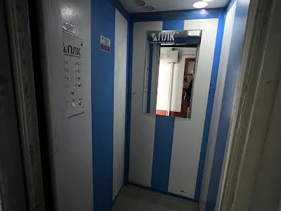 квартира за адресою Космонавтів вул., 132