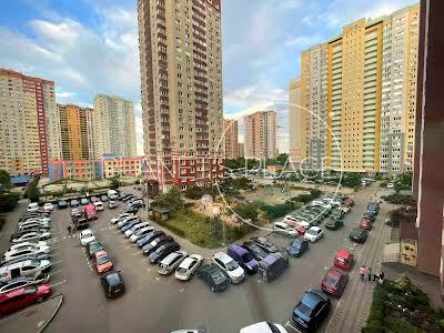 квартира за адресою Софії Русової вул., 3