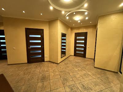 квартира за адресою Анни Ахматової вул., 30
