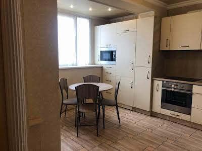 квартира за адресою Автозаводська вул., 15а