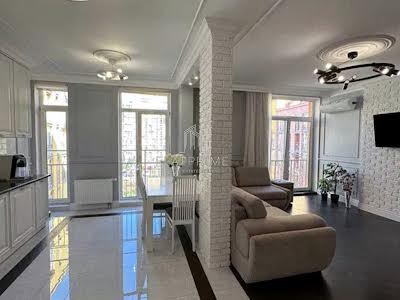квартира за адресою Регенераторна вул., 4 к11