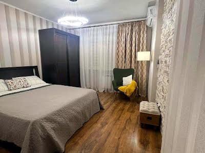 квартира за адресою Дніпровська набережна вул., 19