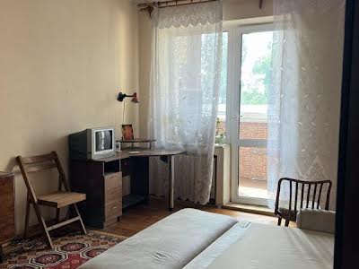 квартира за адресою Космонавтів вул., 64а