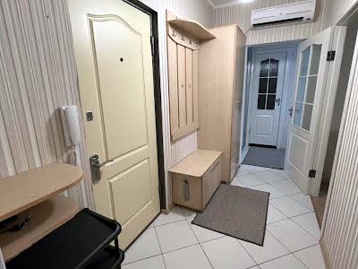 квартира за адресою Анни Ахматової вул., 16-В