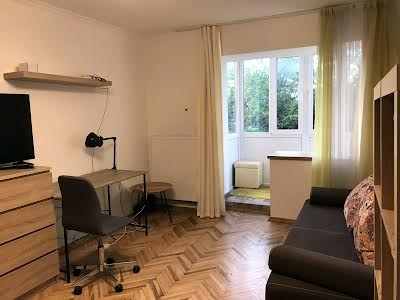 квартира за адресою Олега Ольжича вул., 8