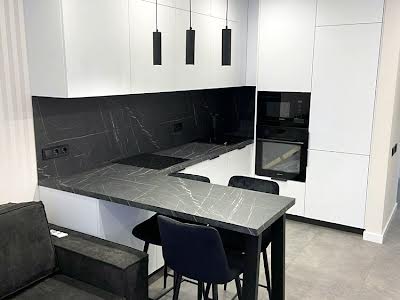 квартира по адресу Олександра Олеся ул., 1
