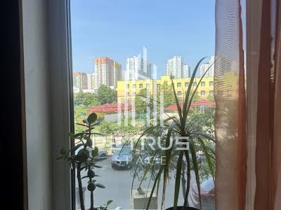 квартира за адресою Анни Ахматової вул., 16-Б