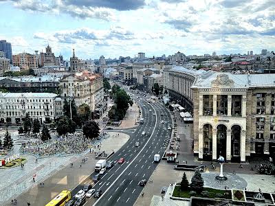 коммерческая по адресу Незалежності пл., 2