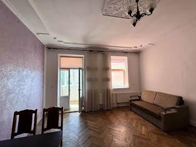 квартира за адресою Підзамче вул., 15