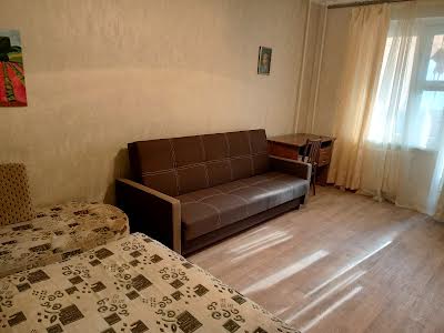 квартира за адресою Анни Ахматової вул., 13-Б