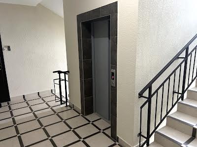 квартира за адресою Приозерний бульв., 5
