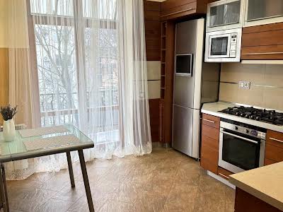 квартира за адресою коновальця, 27