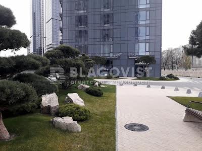 квартира за адресою Раїси Окіпної вул., 18