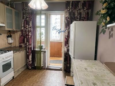 квартира за адресою Ревуцького вул., 8