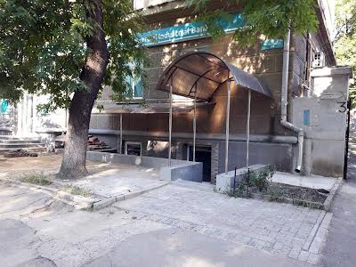 коммерческая по адресу Олексія Вадатурського, 3
