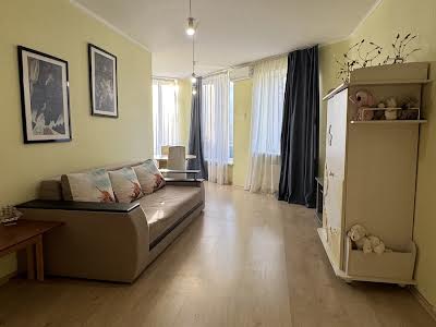 квартира за адресою Посмітного, 22