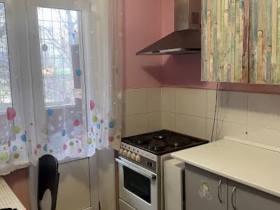 квартира за адресою Каштанова вул., 4