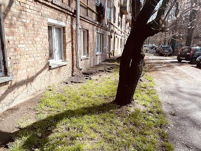 комерційна за адресою Естонська вул., 1/5