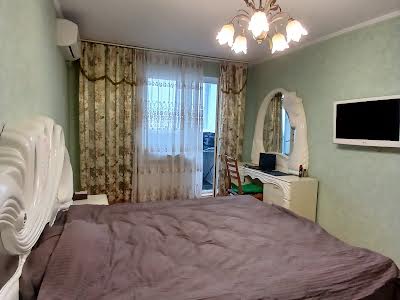 квартира за адресою Анни Ахматової вул., 43