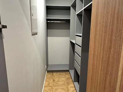 квартира за адресою Домбровського вул., 75