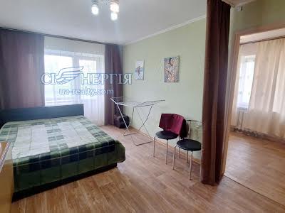 квартира за адресою Верховної Ради бульв., 18