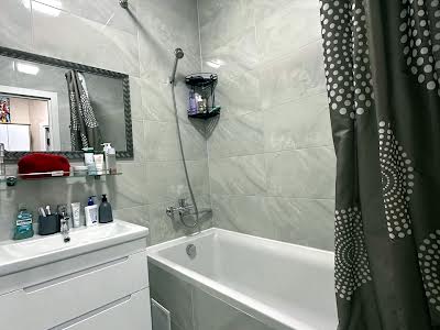 квартира за адресою Нижньо набережна, 2/2м