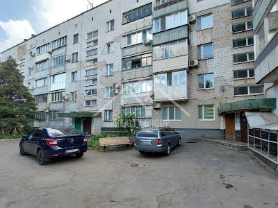 квартира за адресою Першотравнева вул., 13