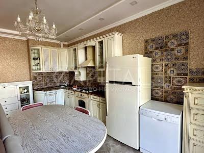 квартира за адресою Дегтярна вул., 19