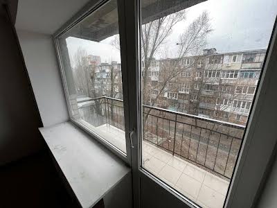 комерційна за адресою Салтівська вул. (Хабарівська), 3