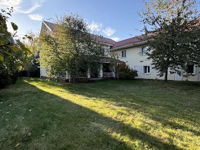 комерційна за адресою Зоряна вул., 8