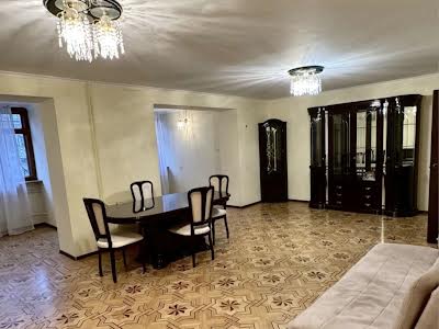 квартира за адресою Базарна вул., 2б