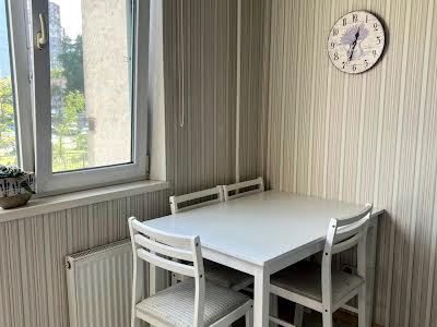 квартира за адресою Анни Ахматової вул., 16-В