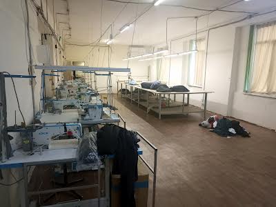 комерційна за адресою Дмитра Іванова вул., 33