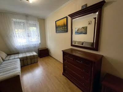 квартира за адресою Зарічанська вул., 32