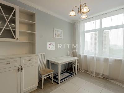 квартира за адресою Анни Ахматової вул., 22