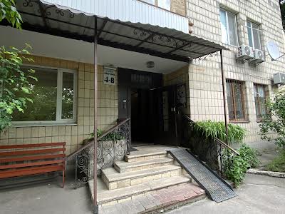 квартира за адресою Лаврська вул. (Січневого Повстання), 4-В
