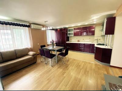 квартира за адресою Авіаконструктора Антонова вул., 8