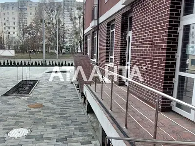 комерційна за адресою Лугова вул., 3б