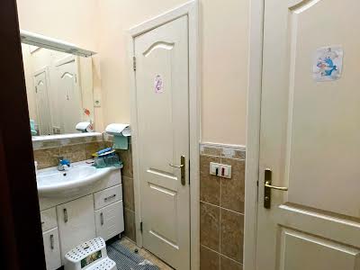 комерційна за адресою Варненська вул., 19