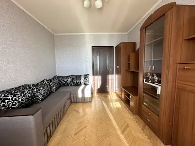 квартира за адресою Академіка Глушкова просп., 49
