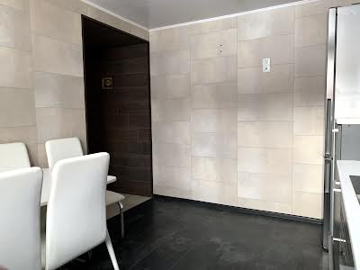 будинок за адресою Євгена Коновальця вул. (Гліба Успенського), 45