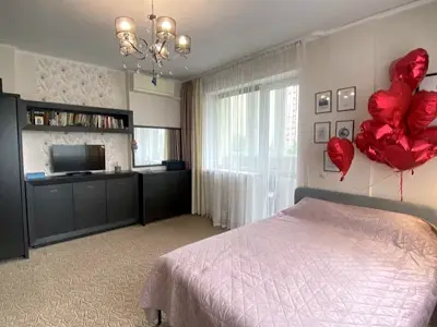 квартира за адресою Анни Ахматової вул., 46