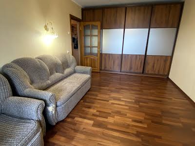 квартира за адресою Лариси Руденко вул., 5
