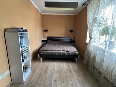 квартира за адресою Набережно-Хрещатицька вул., 35