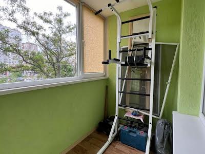 квартира за адресою Анни Ахматової вул., 16-В